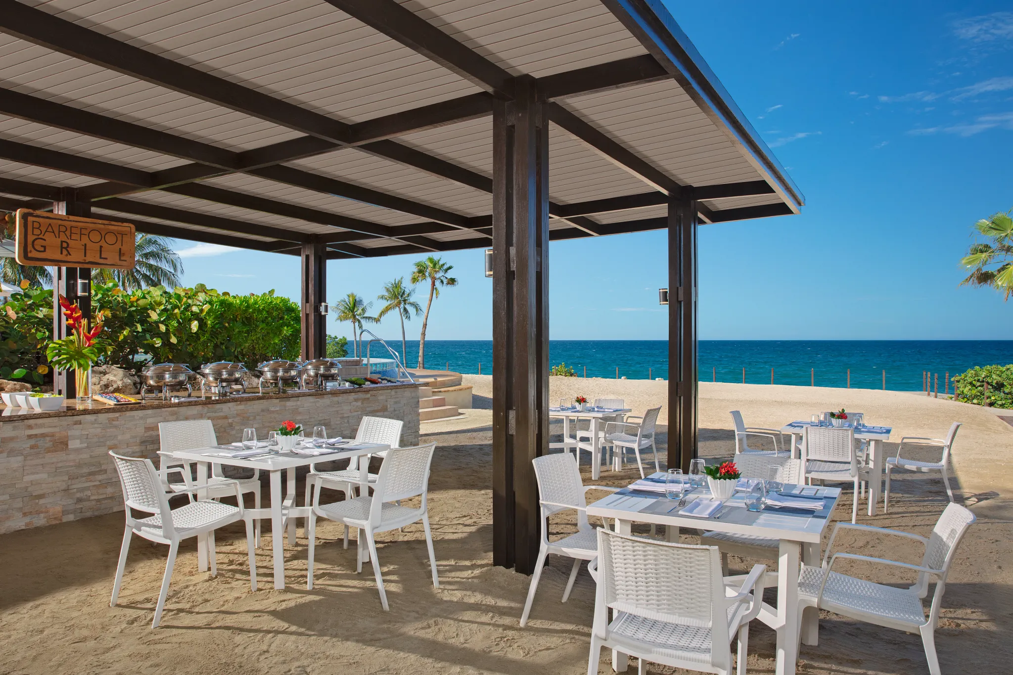 Barefoot Grill at Dreams Curaçao Resort featuring a casual poolside dining area serving burgers, hot dogs, and grilled snacks.